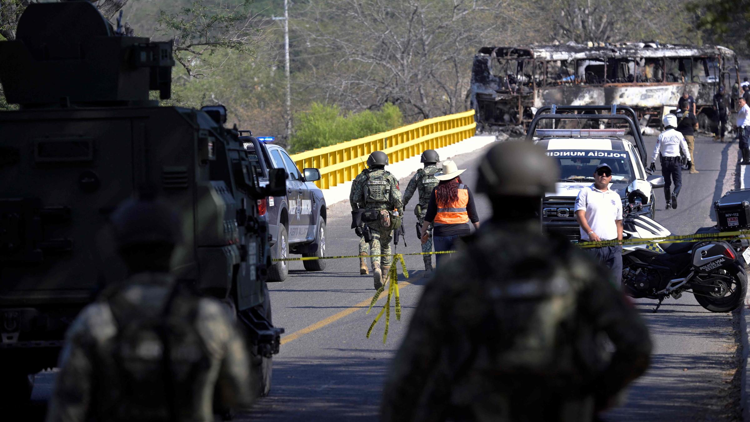 Soldaten der mexikanischen Armee sind im Einsatz in Puerto Vallarta.