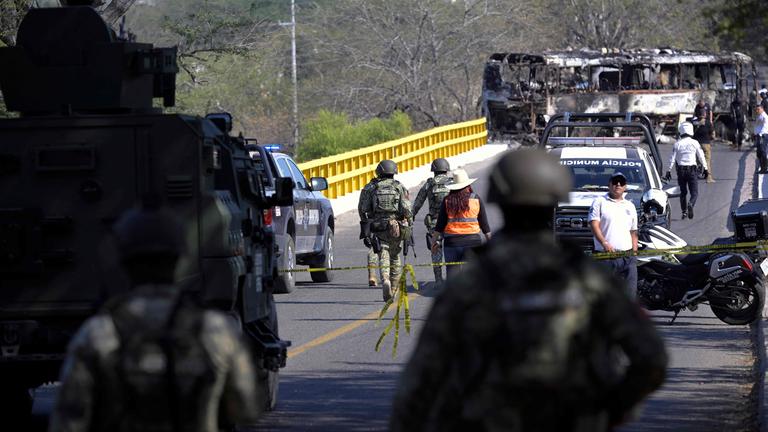 Soldaten der mexikanischen Armee sind im Einsatz in Puerto Vallarta.