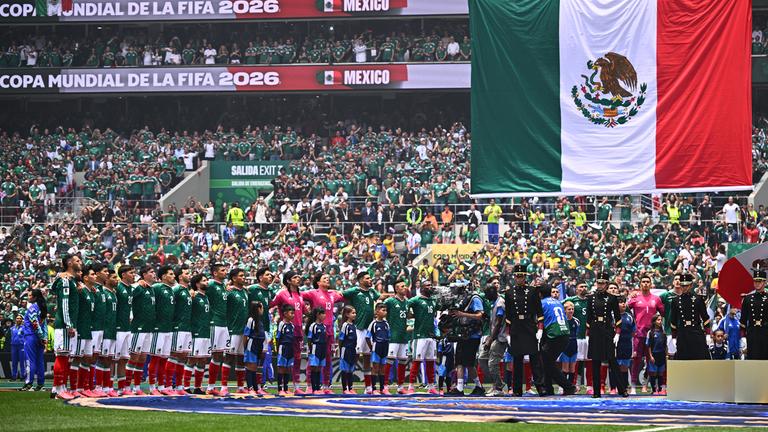 Nationalhymnen beim WM-Eröffungsspiel zwischen Mexiko und Südafrika