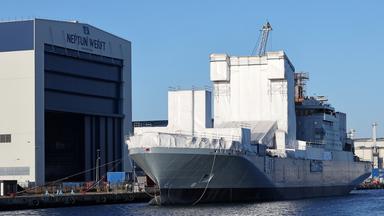 Auf der Neptun Werft, Teil der Meyer Werft, ist einer von zwei neuen Betriebsstoffversorgern für die Deutsche Marine im Bau.