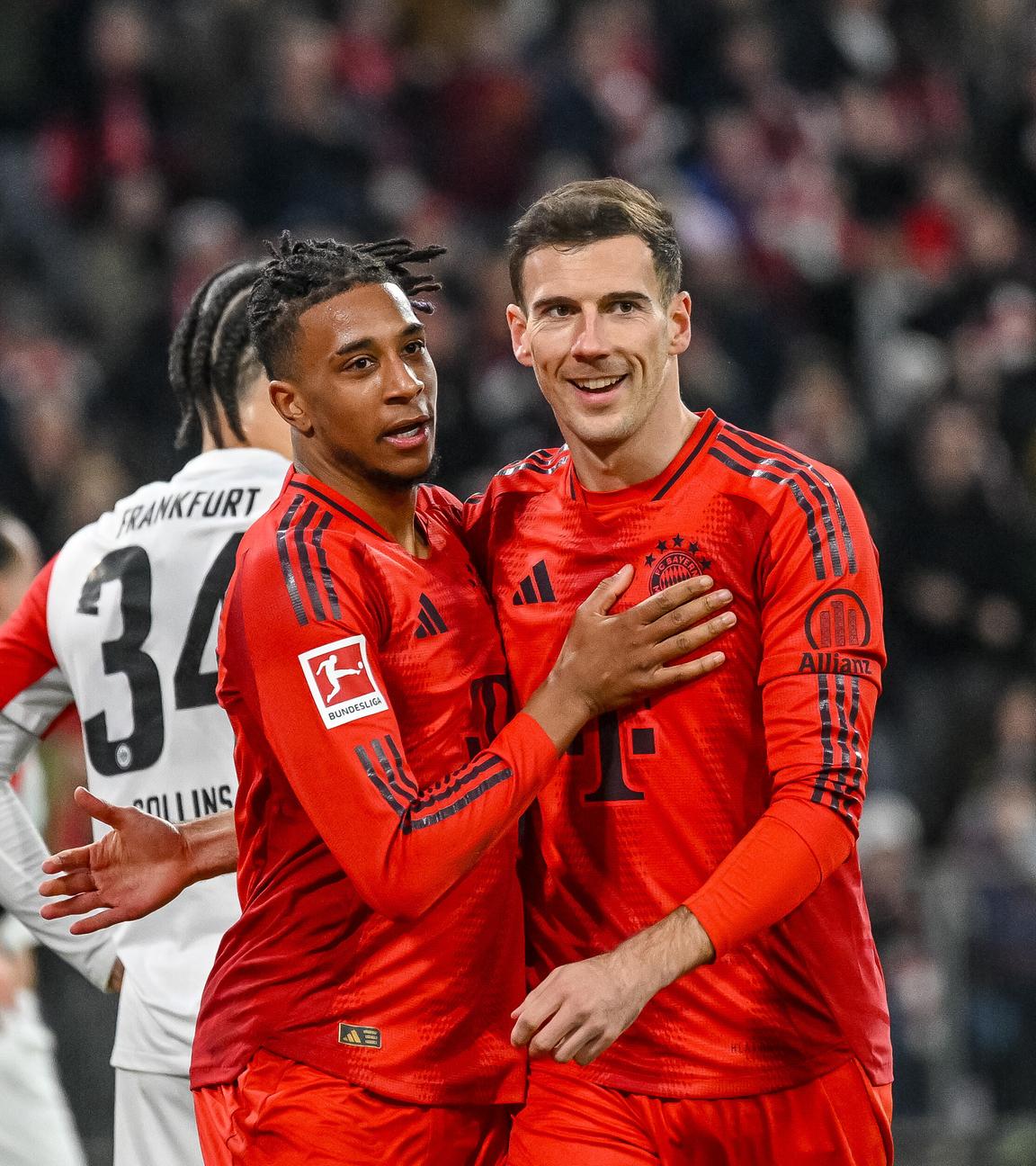 Bayerns Michael Olise jubelt nach seinem Treffer gegen Frankfurt am 23.02.2025.
