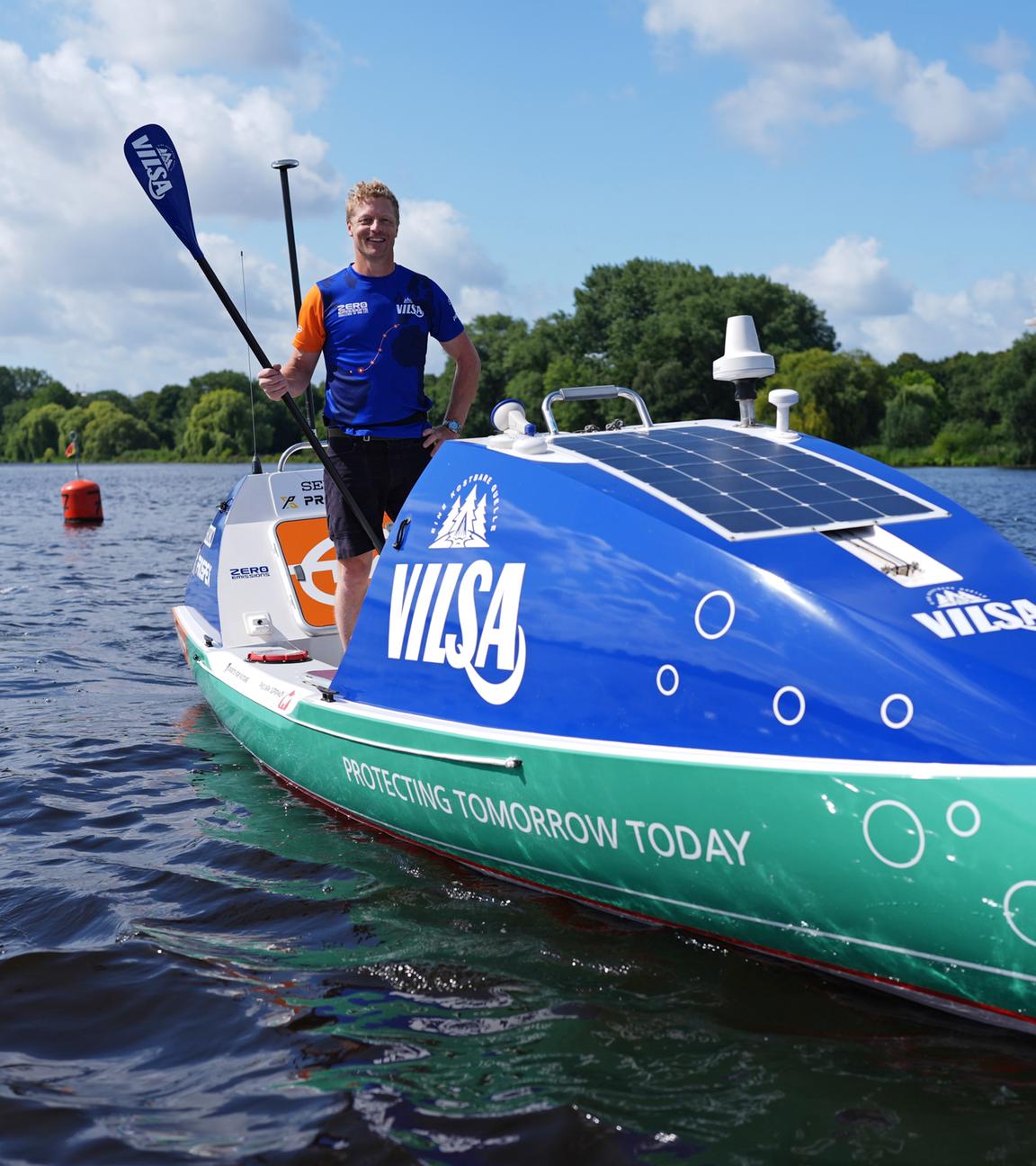 Auf diesem sechs Meter kurzen Offshore-Stand-up-Paddleboard will Michael Walther den Atlantik überqueren.