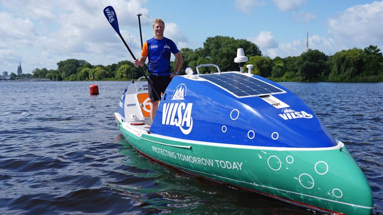 Auf diesem sechs Meter kurzen Offshore-Stand-up-Paddleboard will Michael Walther den Atlantik überqueren.