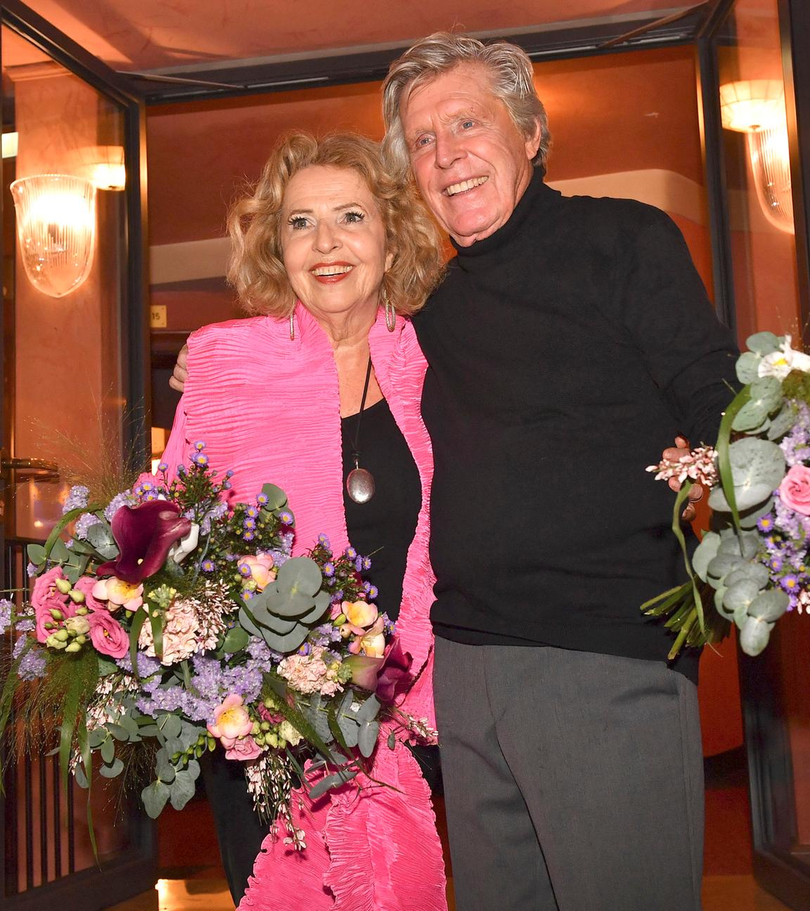 Michaela May und Sigmar Solbach auf der Bühne