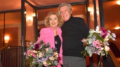 Michaela May und Sigmar Solbach auf der Bühne