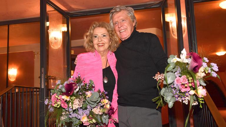 Michaela May und Sigmar Solbach auf der Bühne