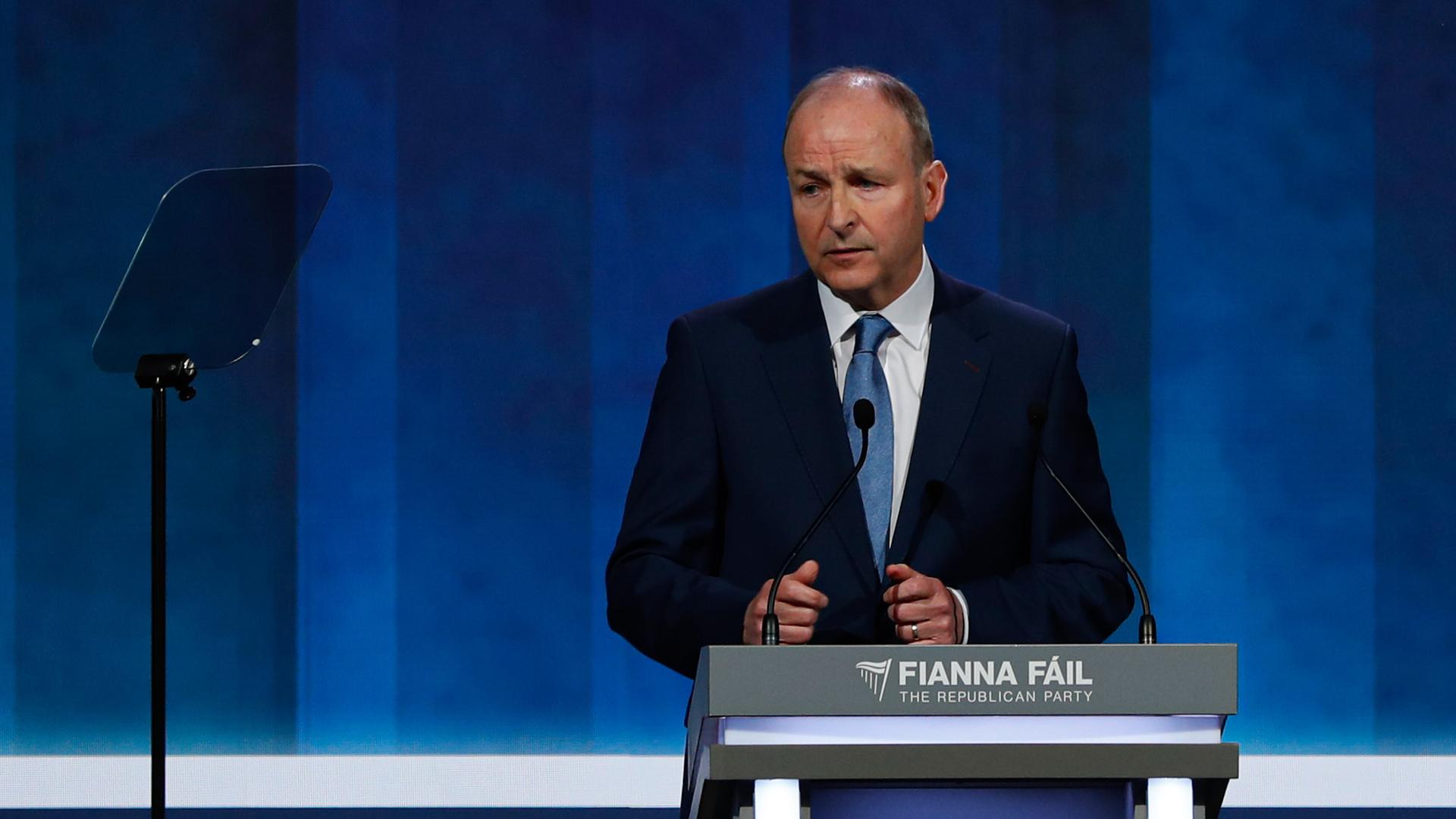 Micheál Martin spricht auf dem Fianna Fail Ard Fheis im Dublin Royal Convention Centre am 13.04.2024.