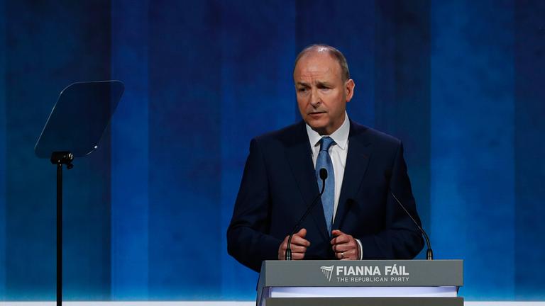 Micheál Martin spricht auf dem Fianna Fail Ard Fheis im Dublin Royal Convention Centre am 13.04.2024.