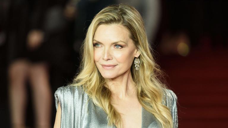 Michelle Pfeiffer wird fotografiert