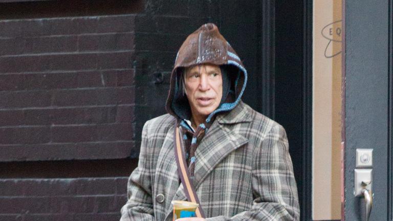Mickey Rourke verlässt ein Fitnessstudio in Manhattan