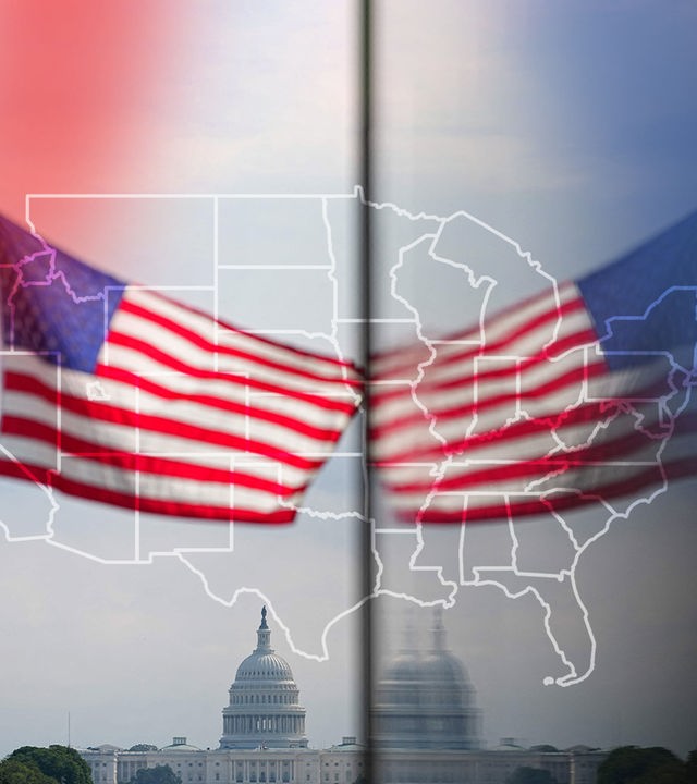 Gespiegelte US-Flagge und die US-Staaten mit Farbverlauf