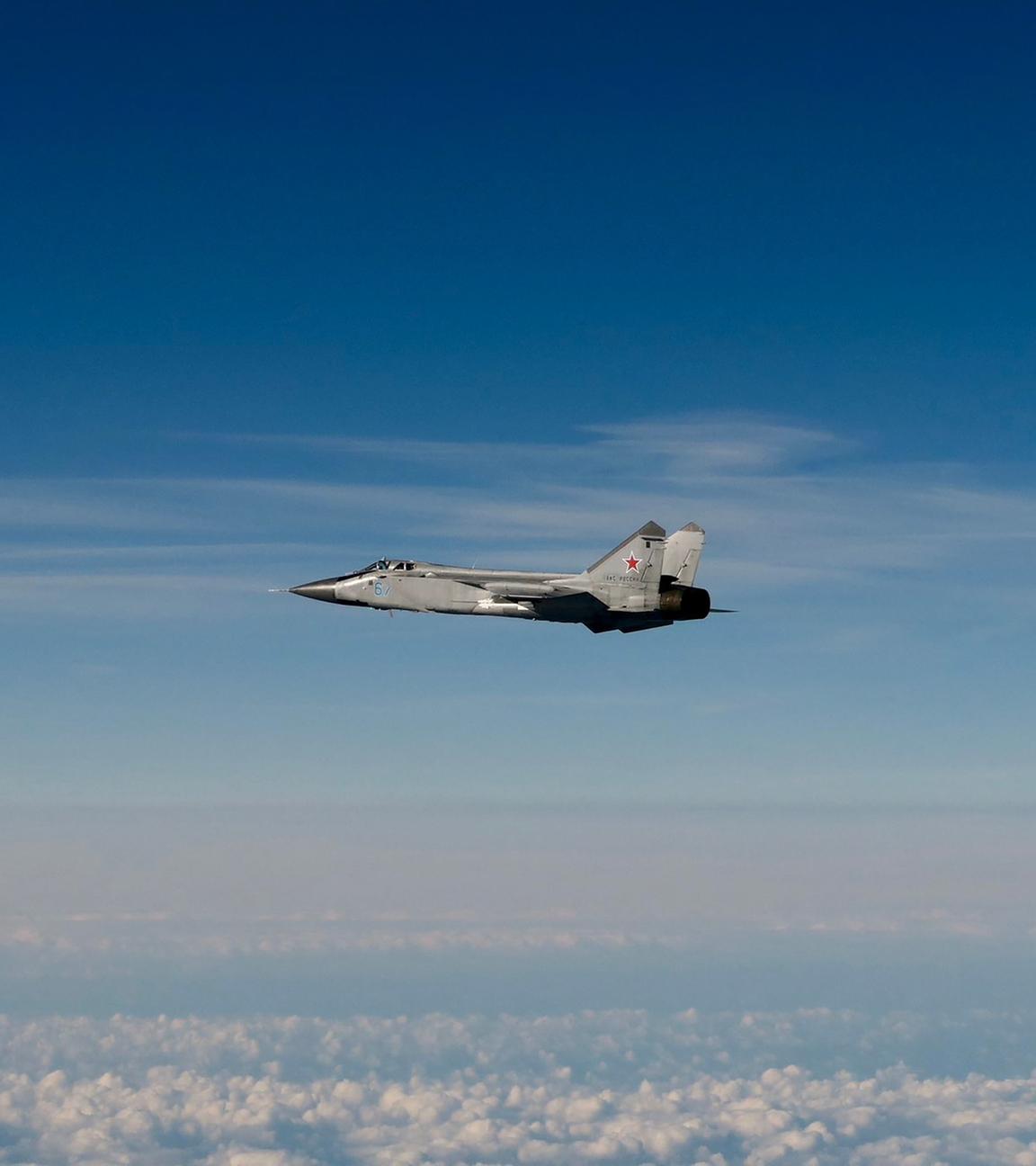 Russischer MiG-31-Kampfjet, der über der Ostsee fliegt, nachdem er den estnischen Luftraum verletzt hat.