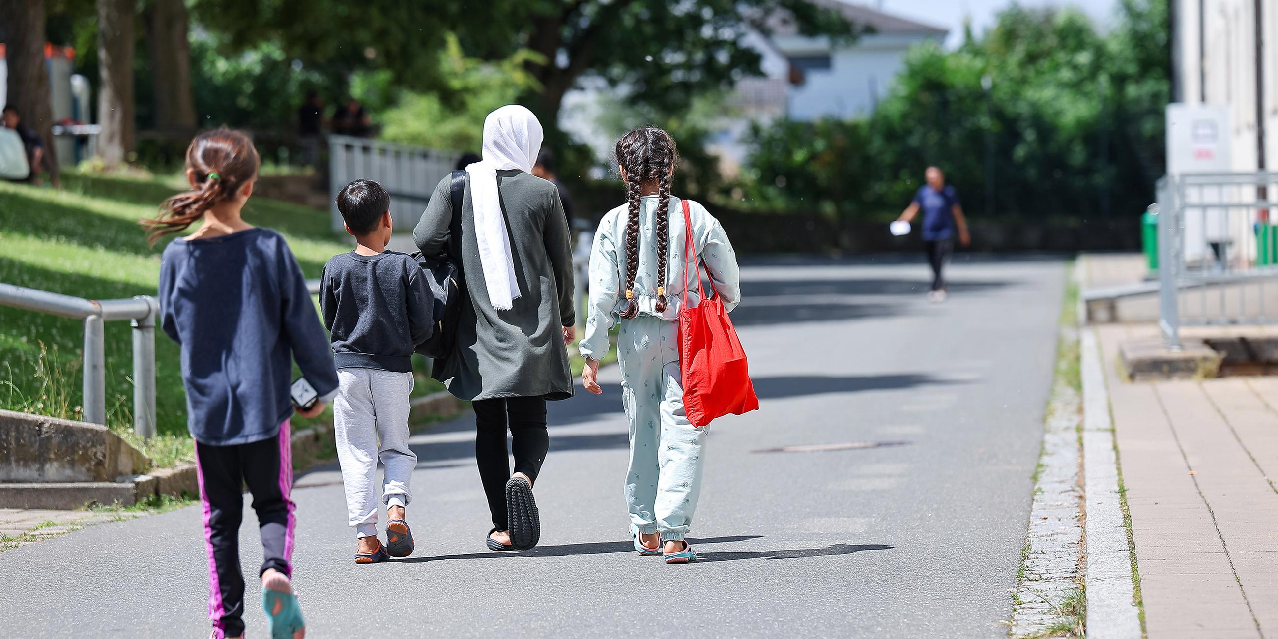 Flüchtlingsfamilie in einer Zentralen Aufnahmeeinrichtung für Asylbewerber