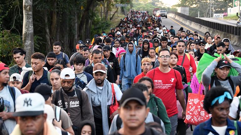 Migranten in Tapachula im mexikanischen Bundesstaat Chiapas marschieren auf dem Weg zur US-Grenze, aufgenommen am am 20.01.2025