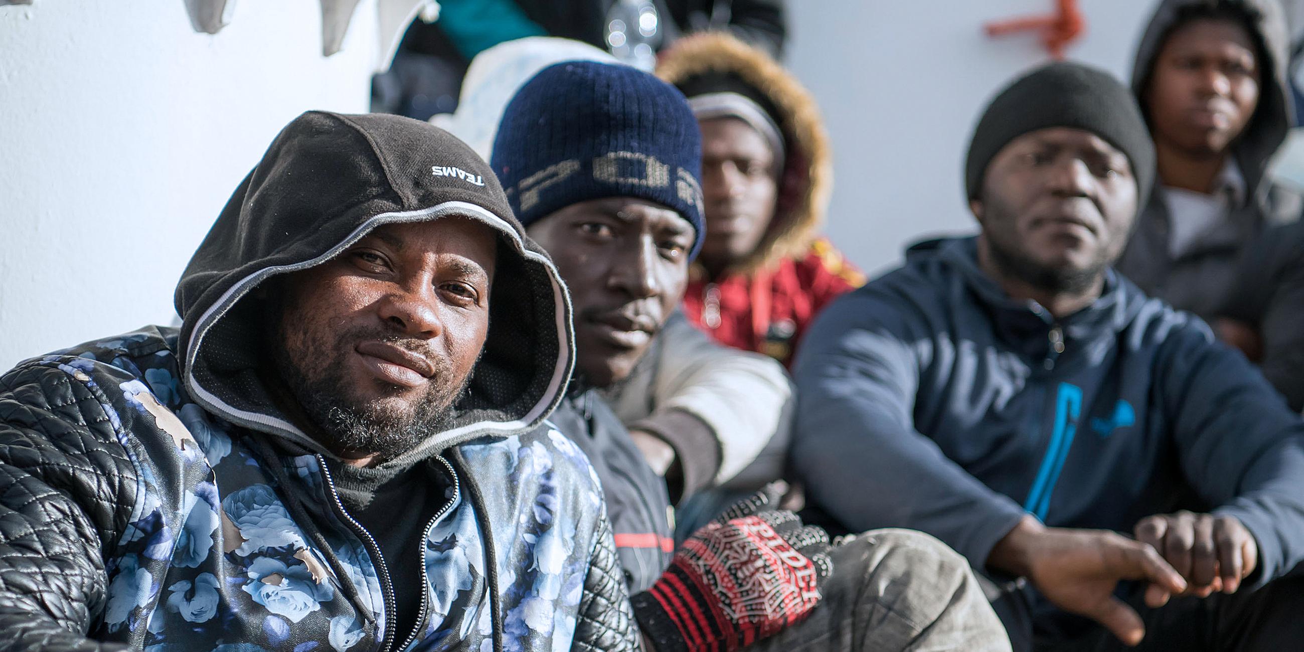 Migranten an Bord der Sea-Eye im Mittelmeer