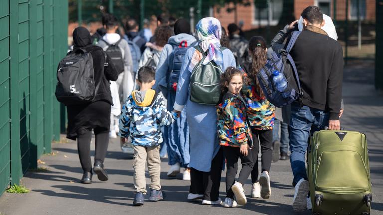 Flüchtlinge kommen in der hessischen Erstaufnahmeeinrichtung in Gießen an