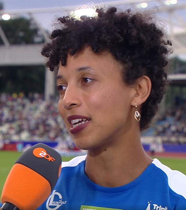 Weitspringerin Malaika Mihambo im ZDF-Interview nach dem Gewinn der deutschen Meisterschaft