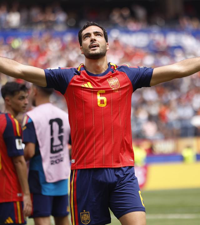 Mikel Merino (Spanien) jubelt. 