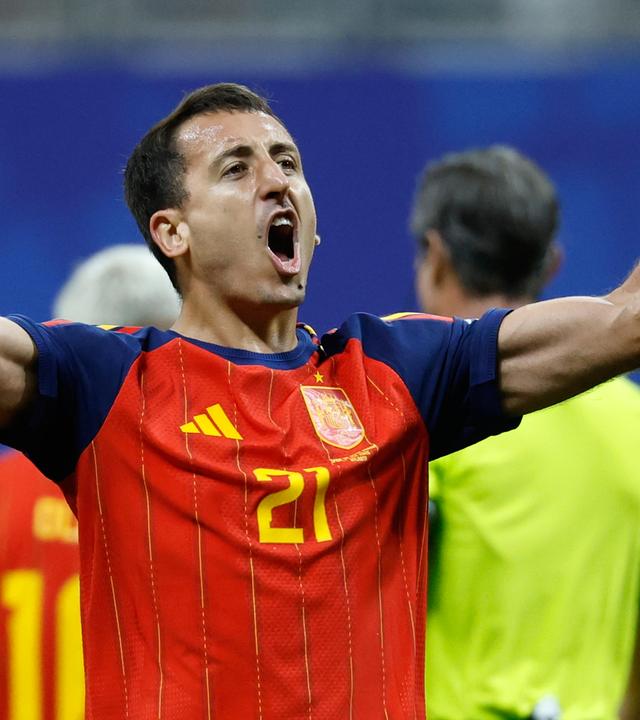 Mikel Oyarzabal jubelt