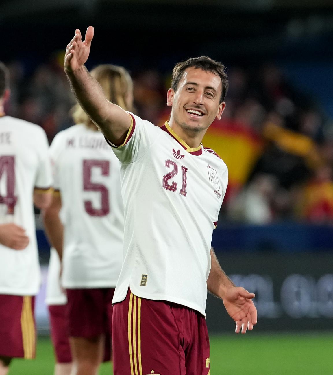 Der spanische Mittelstürmer Mikel Oyarzabal jubelt nach seinem Treffer zum 2:0 gegen Serbien