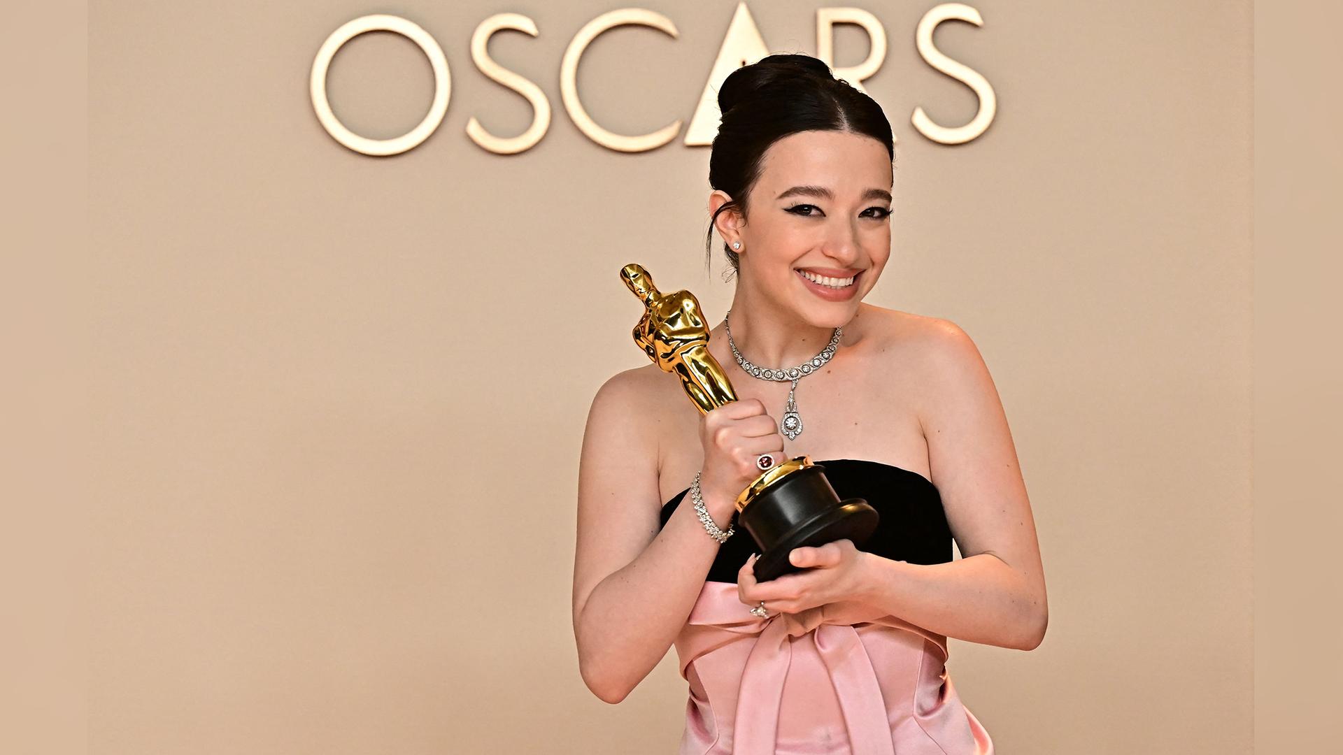 Mikey Madison durfte den Oscar als beste Hauptdarstellerin im Film “Anora“ entgegen nehmen. Ziemlich überraschend, denn eigentlich hatten alle auf Demi Moore getippt. (03.03.2025) Quelle: AFP