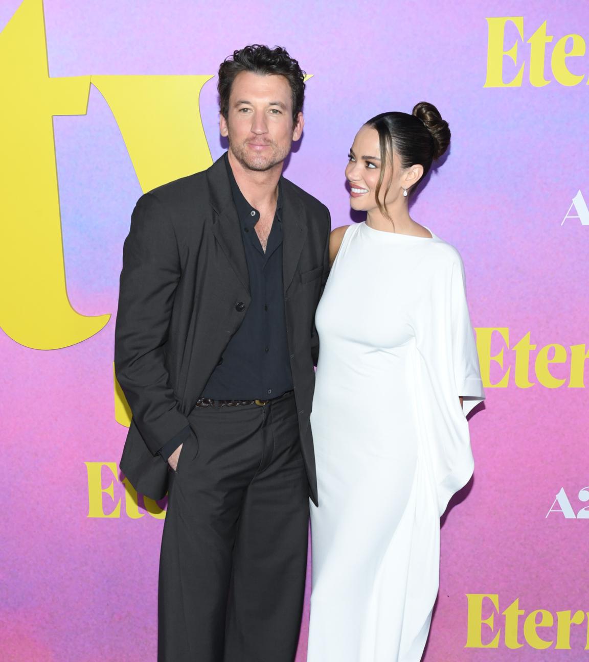 Schauspieler Miles Teller bei der Premiere von seinem Film Eternity in New York mit seiner Ehefrau Keleigh