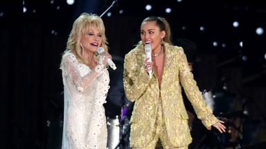 Miley Cyrus mit emotionaler Hommage an Dolly Parton