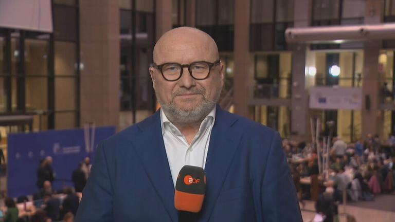 ZDF-Korrespondent Ulf Röller beim EU-Gipfel in Brüssel