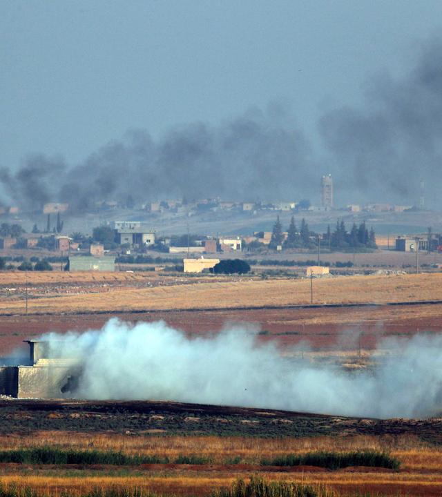 Trotz der massiven internationalen Kritik hat die Türkei am Mittwoch ihre Militäroffensive in Syrien begonnen. . Man gehe mit Luftangriffen und Artillerie vor, sagte ein Sprecher. 