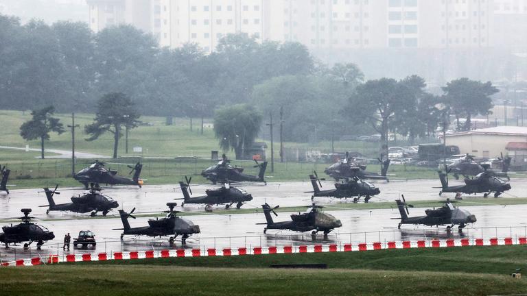 AH-64-Apache-Hubschrauber der US-Armee sind im Camp Humphreys in Pyeongtaek, Südkorea zu sehen - die jährlichen Militärübungen zwischen Südkorea und den Vereinigten Staaten endeten am 21.08.2026.