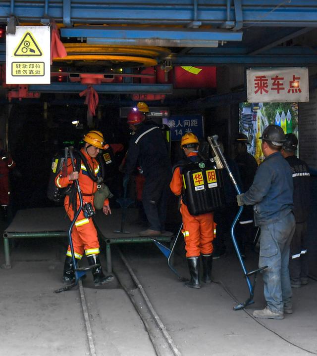 Rettungskräfte an der Unglücksstelle der Liushenyu-Kohlemine im Kreis Qinyuan der Stadt Changzhi in der nordchinesischen Provinz Shanxi am 23.05.2026.