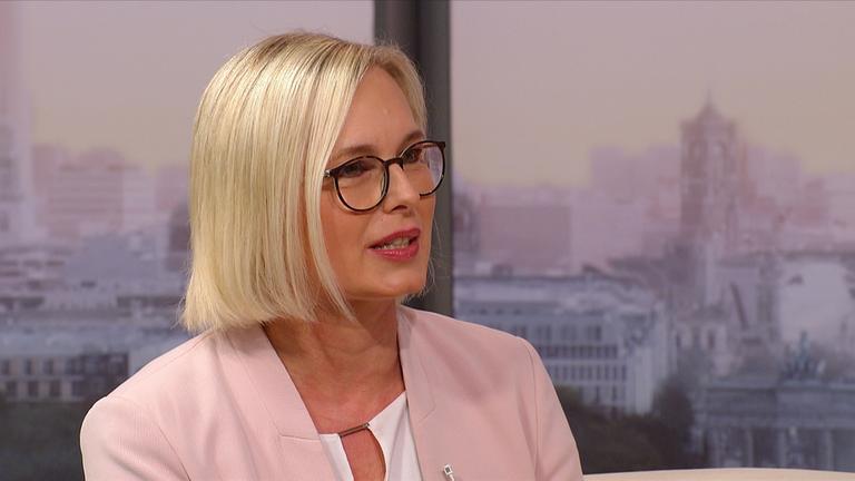 Ministerin Schenderlein im Interview