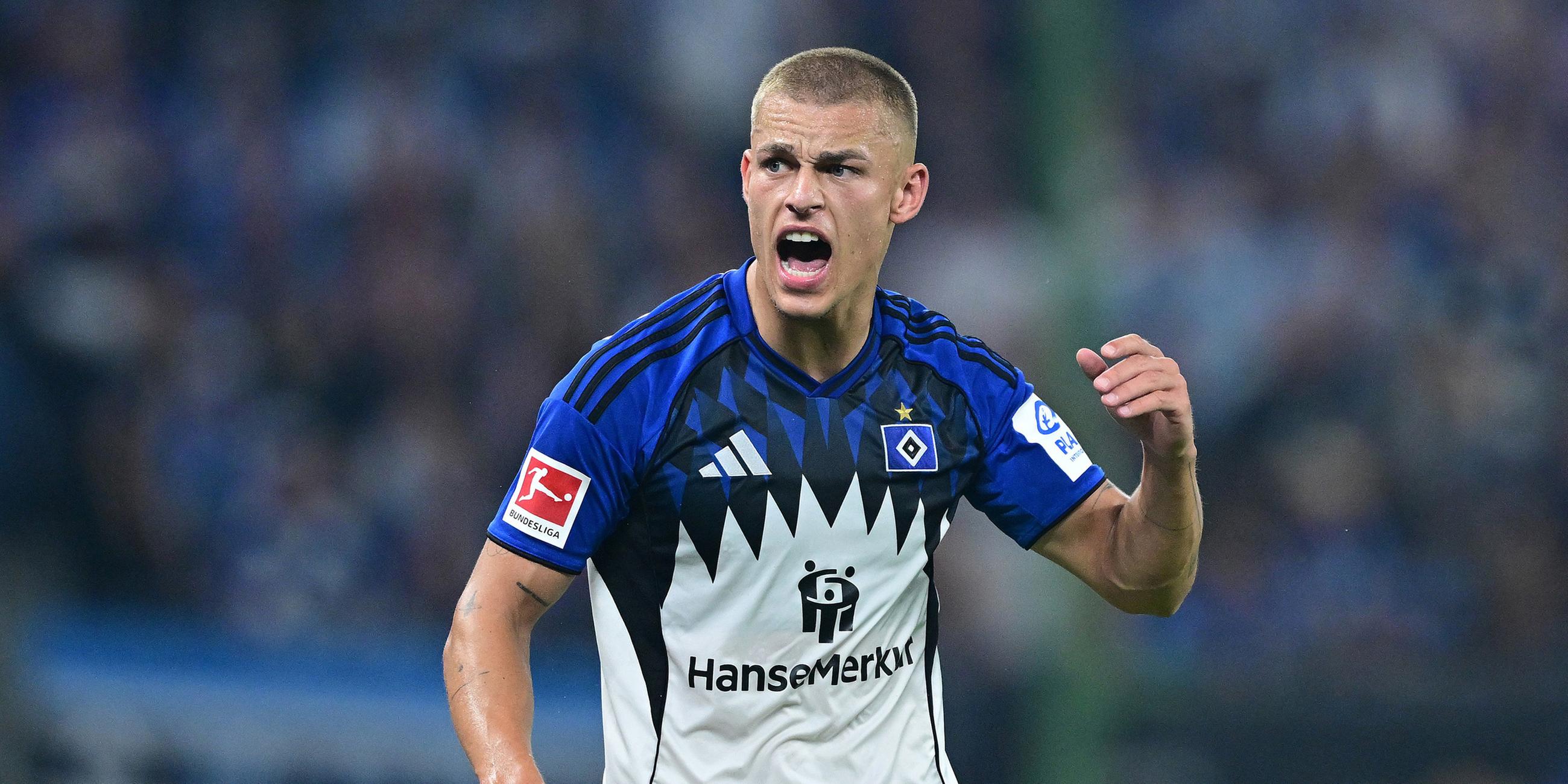 Miro Muheim vom HSV beim Spiel zwischen dem Hamburger SV und FC St. Pauli am 29.08.2025.