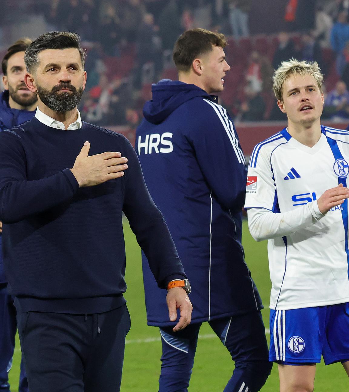 Miron Muslic von FC Schalke 04 Jubel vor den Fans