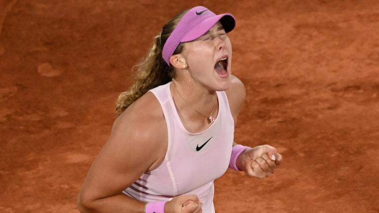 Tennisspielerin Mirra Andrejewa jubelt am 04.06.2026 bei dem French Open in Paris. 