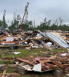 Ein starker Tornado in Mississippi hat viel Verwüstung angerichtet.