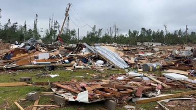 Ein starker Tornado in Mississippi hat viel Verwüstung angerichtet.