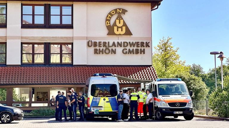 Mitarbeiter attackiert Kollegen mit Messer in einem Stromversorger Unternehmen 