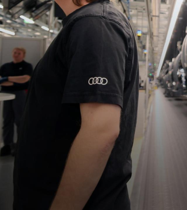 Ein Mitarbeiter in der Produktionsstätte von Audi am 10.09.2026 in Ingolstadt.