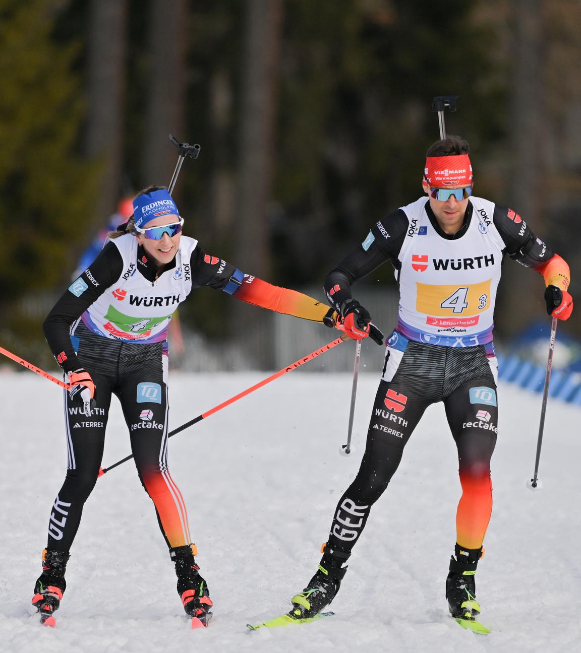 Biathlon-Weltmeisterschaft, 4 x 6 km Mixed: Franziska Preuss übergibt an Teamkollege Philipp Nawrath.
