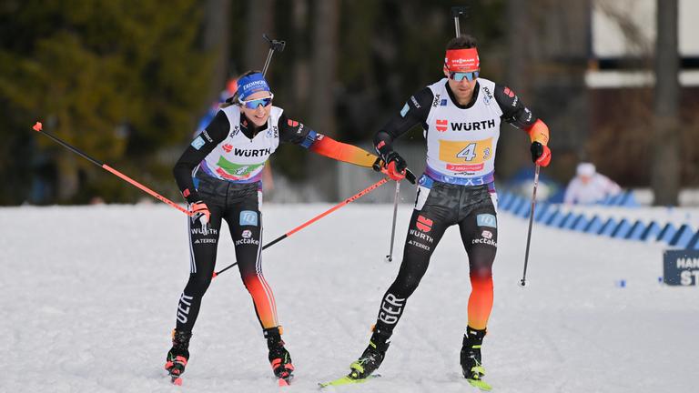 Biathlon-Weltmeisterschaft, 4 x 6 km Mixed: Franziska Preuss übergibt an Teamkollege Philipp Nawrath.