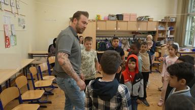 Erzieher und Schüler
