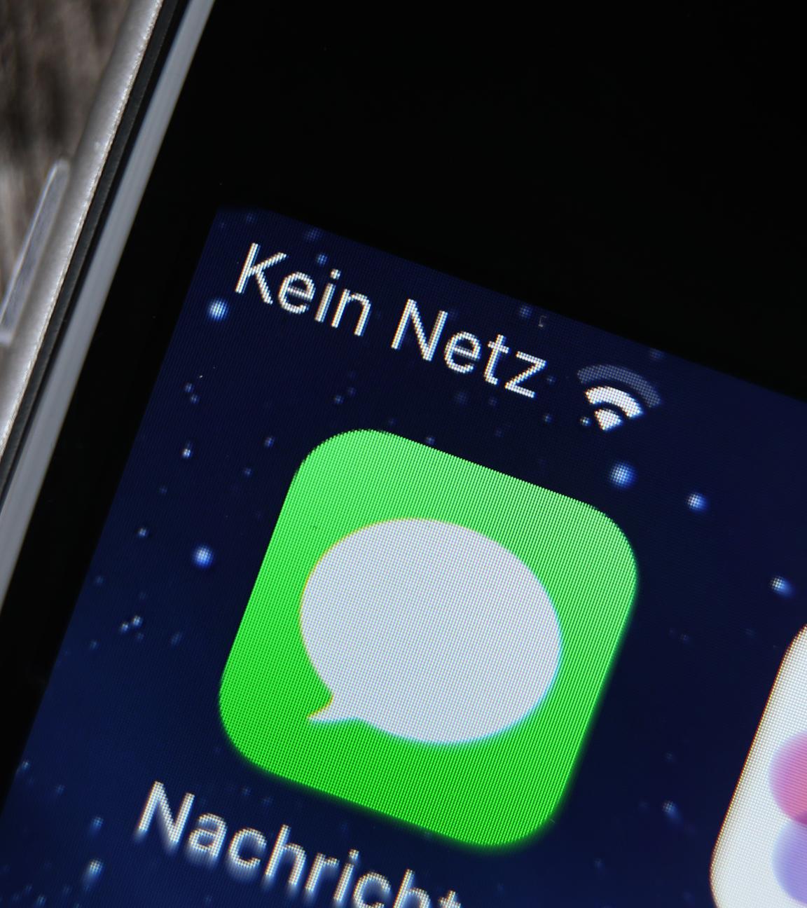  Die Aufschrift «Kein Netz» ist auf dem Bildschirm eines Mobiltelefons zu sehen.