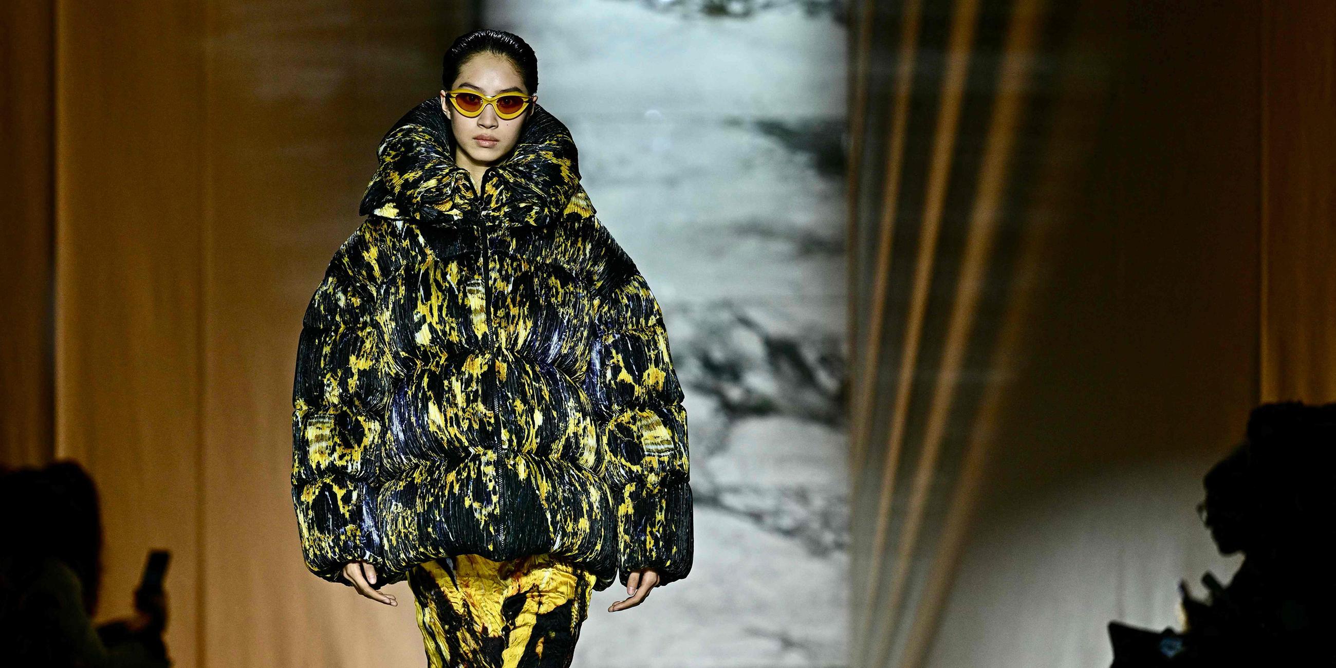 Model mit einer Kreation von Roberto Cavalli