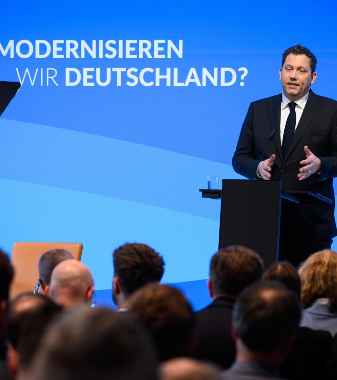 Neben der Abschaffung des Ehegattensplittings hat Klingbeil auch eine geringere Einkommenssteuer vorgeschlagen.