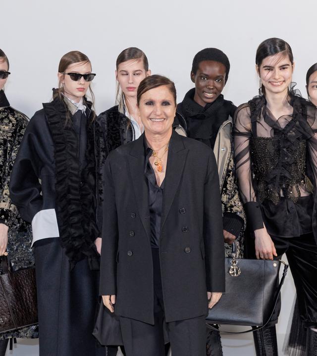 Promis bei Dior-Modenschau in Paris