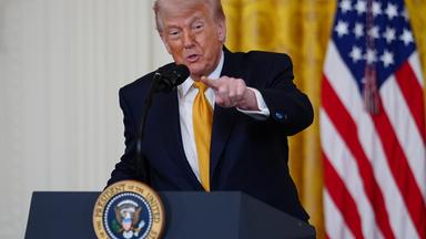06.05.2026, USA, Washington: US-Präsident Donald Trump spricht während einer Muttertagsveranstaltung für Militärangehörige im East Room des Weißen Hauses in Washington.