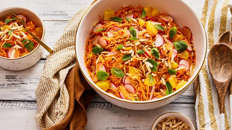 Möhren-Orangen-Salat mit Zimt und Rosinen