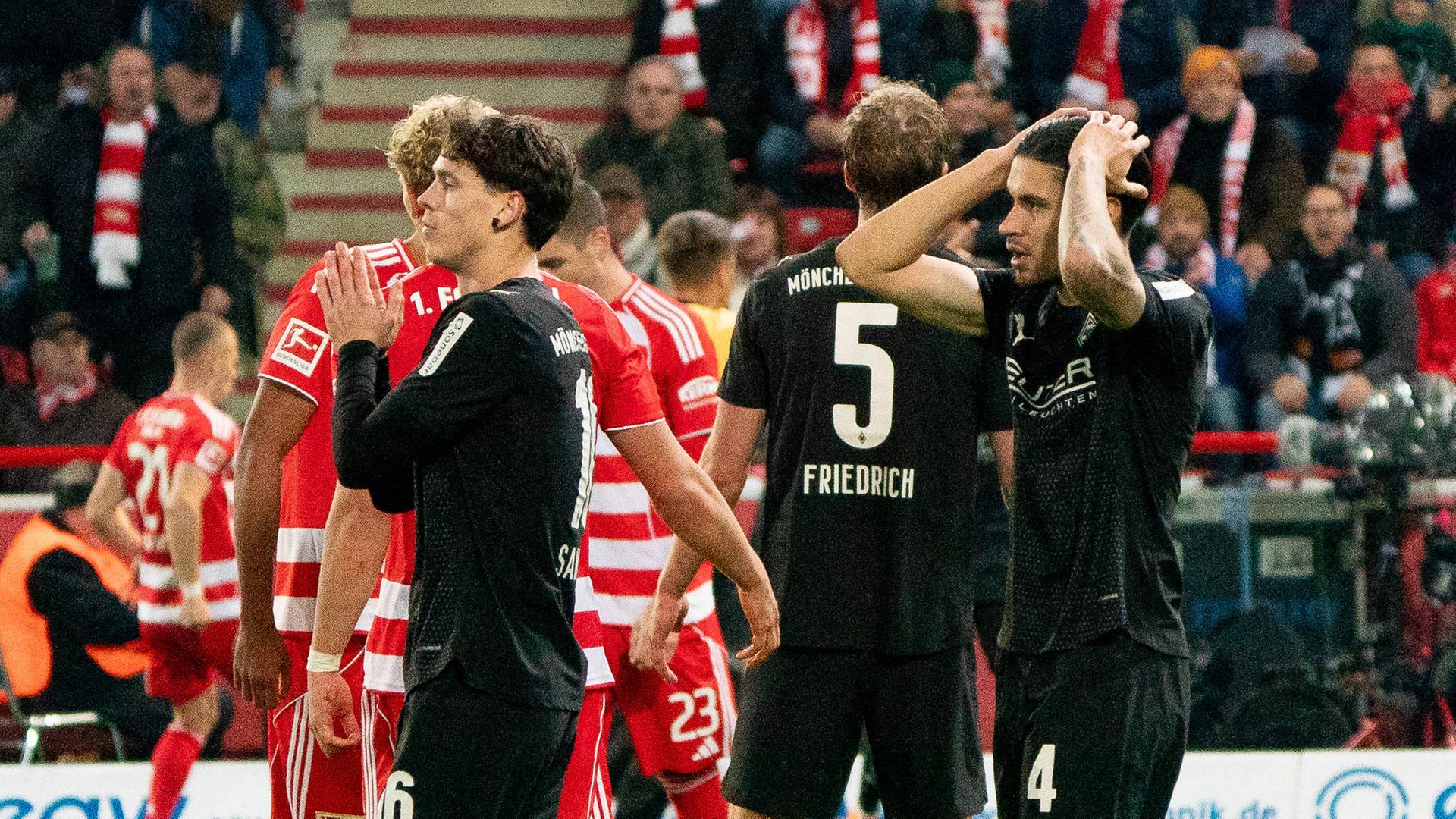 Enttäuschung auf Seiten der Gladbacher Spieler.