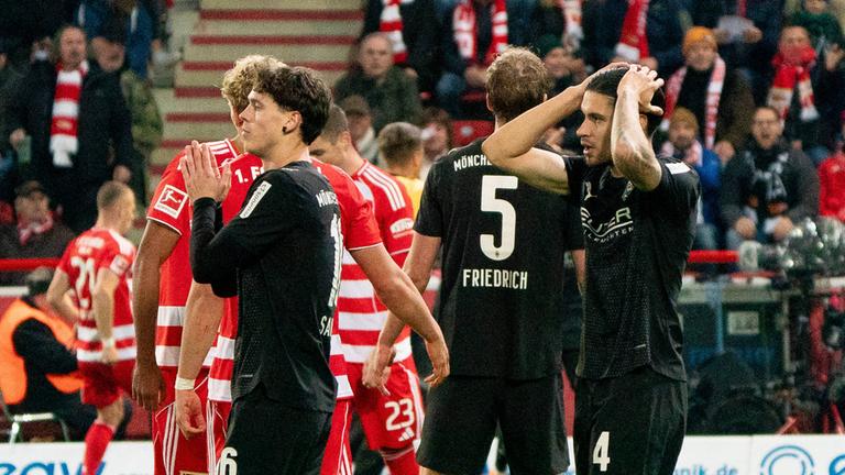 Enttäuschung auf Seiten der Gladbacher Spieler.